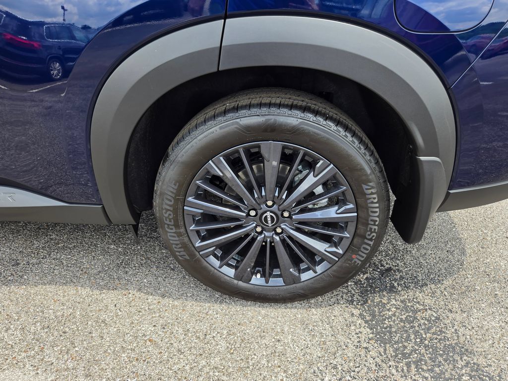 New 2026 Nissan Pathfinder Platinum FWD image 9