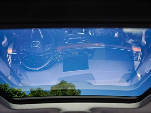 Used 2023 Audi Q5 Premium w/ Convenience Package image 11