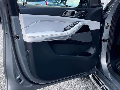 Used 2025 BMW X7 xDrive40i w/ Executive Package image 48