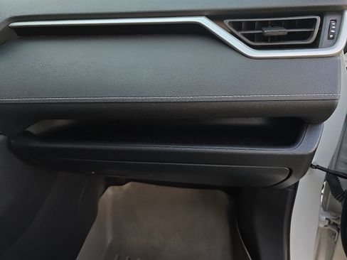 Used 2020 Toyota RAV4 XLE image 19