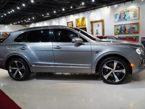 Used 2020 Bentley Bentayga AWD/4WD image 9