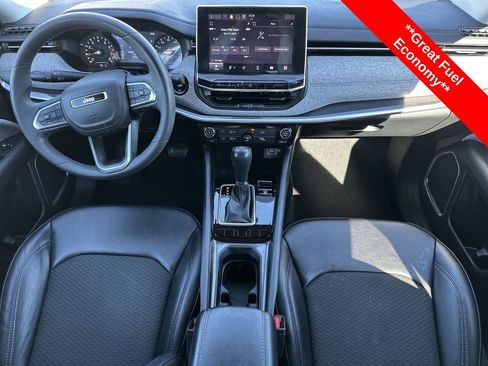 Used 2022 Jeep Compass Latitude image 2