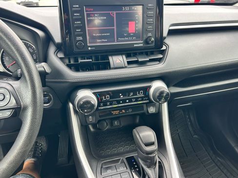 Used 2022 Toyota RAV4 XLE FWD image 4