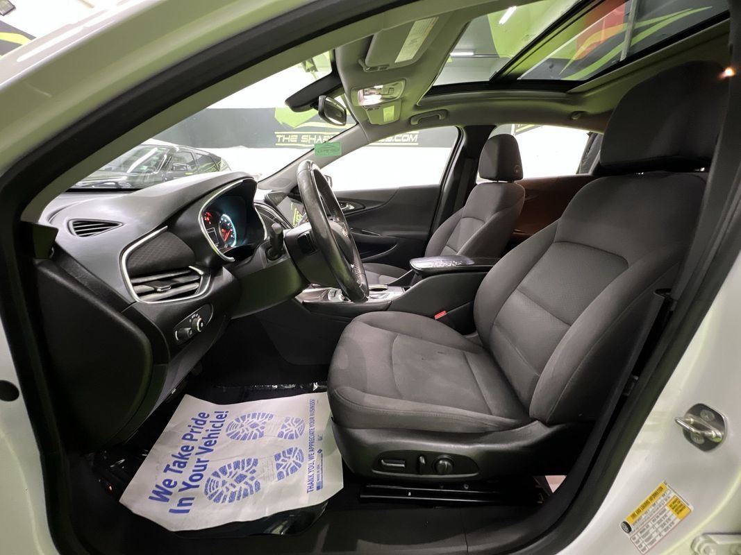 Used 2017 Chevrolet Malibu LT FWD image 17
