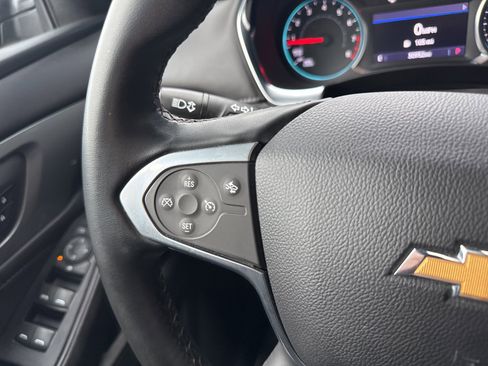 Used 2023 Chevrolet Traverse LT w/ Rear Camera Mirror Package image 35