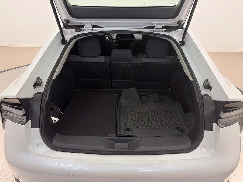 Used 2023 Toyota Prius Prime FWD image 9