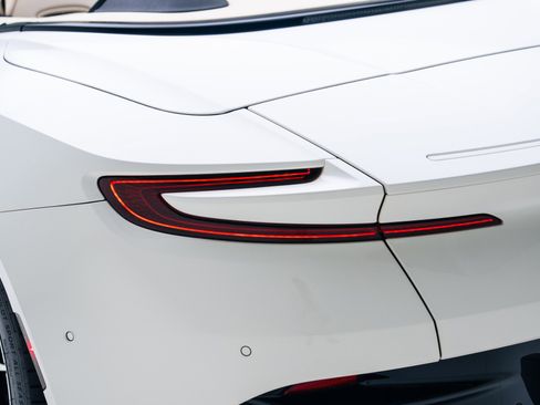 Used 2020 Aston Martin DB11 Volante image 27