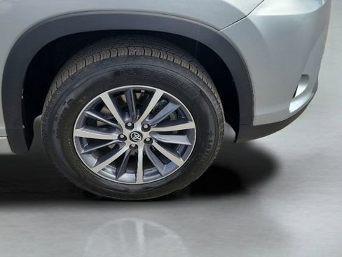 Used 2017 Toyota Highlander XLE image 10