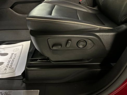 Used 2023 GMC Yukon XL SLT image 13