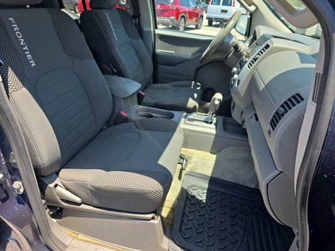 Used 2017 Nissan Frontier Desert Runner RWD image 32