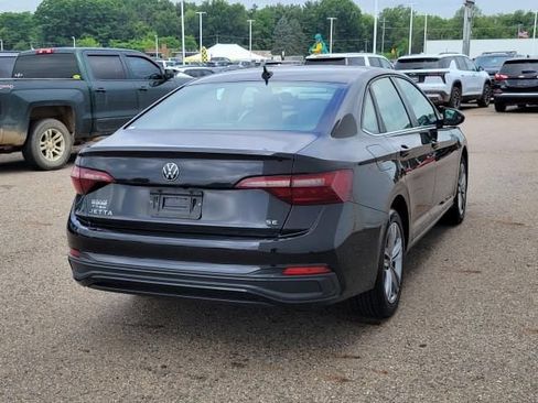Used 2024 Volkswagen Jetta SE FWD image 5
