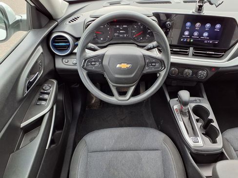 Used 2024 Chevrolet Trax LS w/ LS Convenience Package FWD image 15