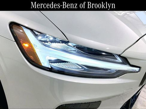 Used 2021 Volvo S60 T5 Momentum image 27