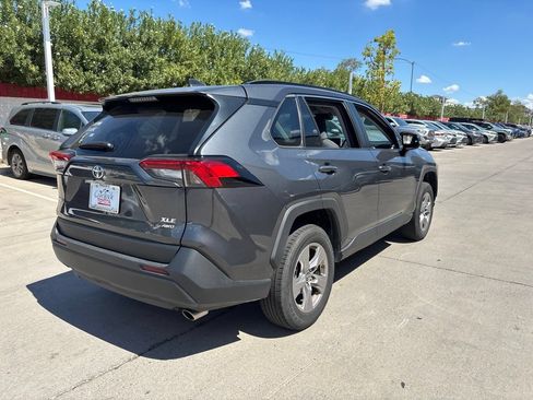 Used 2025 Toyota RAV4 XLE AWD/4WD image 2
