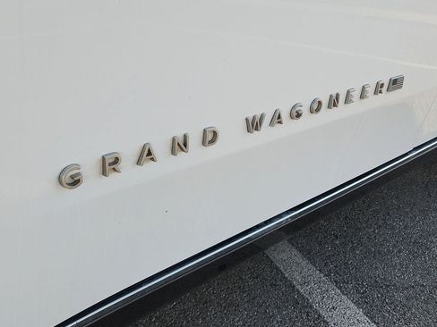 Used 2022 Jeep Grand Wagoneer Series II w/ Convenience Group III AWD/4WD image 9