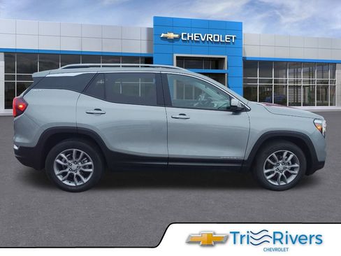 Used 2024 GMC Terrain SLT AWD/4WD image 6