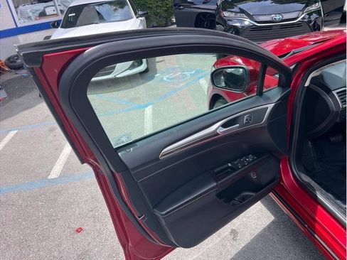 Used 2019 Ford Fusion SEL FWD image 18
