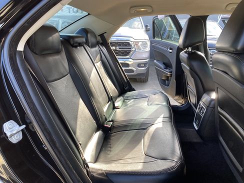 Used 2017 Chrysler 300 Limited image 20