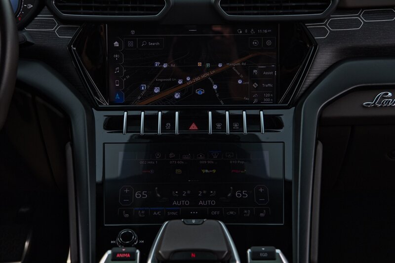 Used 2021 Lamborghini Urus AWD/4WD image 26