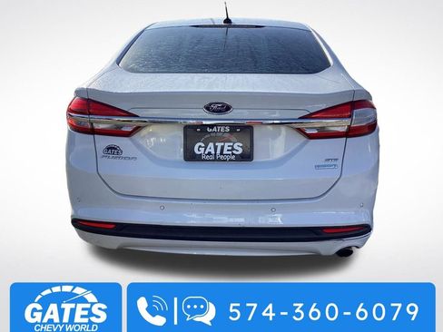 Used 2018 Ford Fusion SE w/ Fusion SE Technology Package FWD image 8