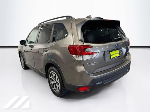 Used 2021 Subaru Forester Premium AWD/4WD image 7