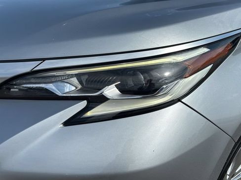 Used 2023 Toyota Sienna Platinum FWD image 23