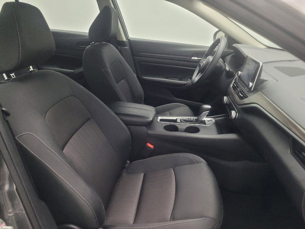 Used 2025 Nissan Altima 2.5 SV FWD image 21