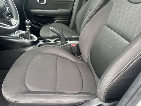 Used 2019 Kia Soul FWD image 11