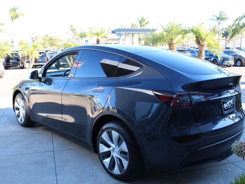 Used 2024 Tesla Model Y Long Range image 6