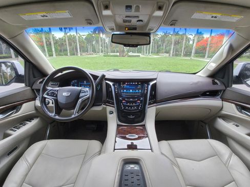 Used 2016 Cadillac Escalade Luxury RWD image 15