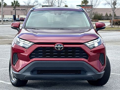 Used 2022 Toyota RAV4 XLE w/ Convenience Package image 2