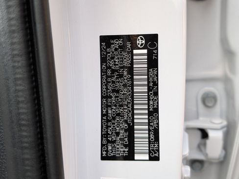 Used 2024 Toyota Prius XLE image 39