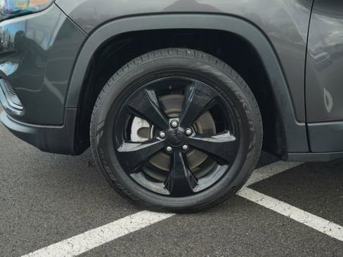 Used 2021 Jeep Cherokee Altitude image 10