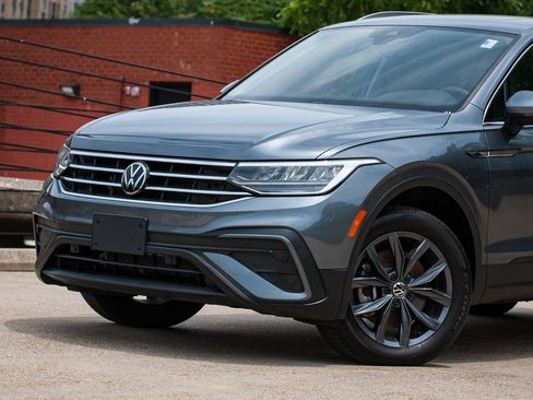 Certified 2023 Volkswagen Tiguan SE AWD/4WD image 2