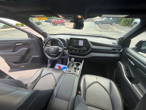 Used 2021 Toyota Highlander XSE FWD image 29
