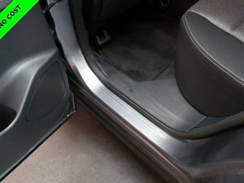 Used 2022 Nissan Rogue SV image 39