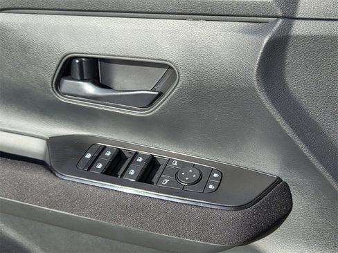 Certified 2025 Nissan Kicks S image 13