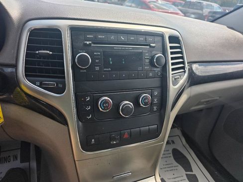 Used 2012 Jeep Grand Cherokee Laredo RWD image 16