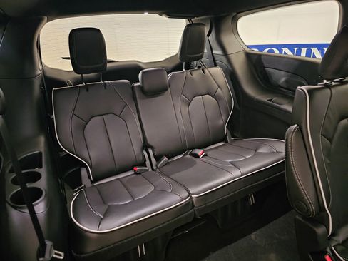 New 2026 Chrysler Pacifica Limited w/ S Appearance Package FWD image 32