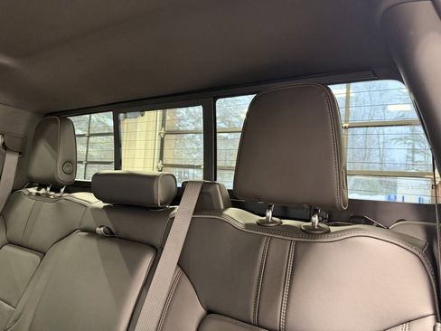 Used 2023 Chevrolet Silverado 3500 High Country image 26