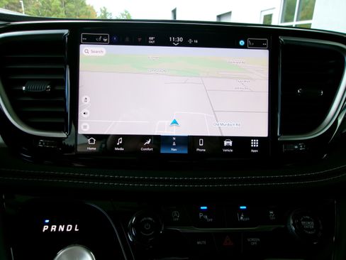 New 2026 Chrysler Pacifica Limited image 16