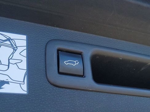 Used 2024 Toyota Highlander XLE image 8