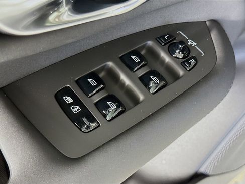 New 2026 Volvo XC90 B5 Core w/ Protection Package Premier image 18
