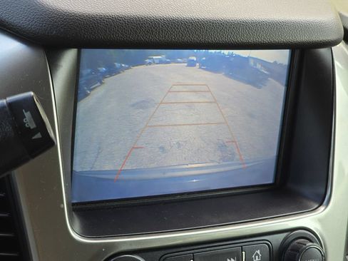 Used 2020 Chevrolet Suburban LT RWD image 9