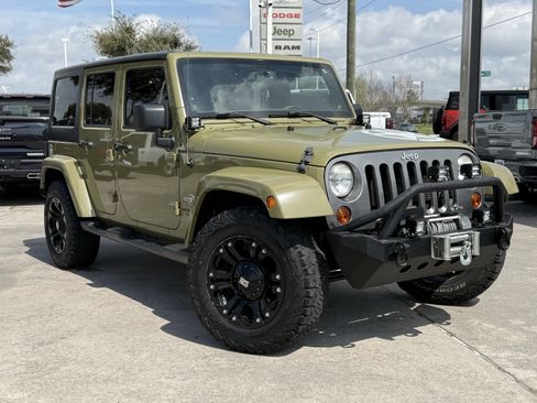 Used 2013 Jeep Wrangler Freedom Edition image 2
