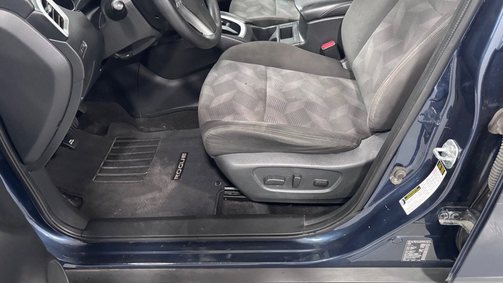Used 2016 Nissan Rogue SV FWD image 11