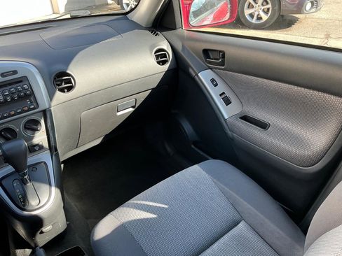 Used 2006 Pontiac Vibe w/ Preferred Package image 17