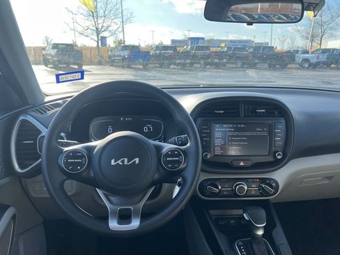 Used 2025 Kia Soul LX w/ LX Technology Package image 24