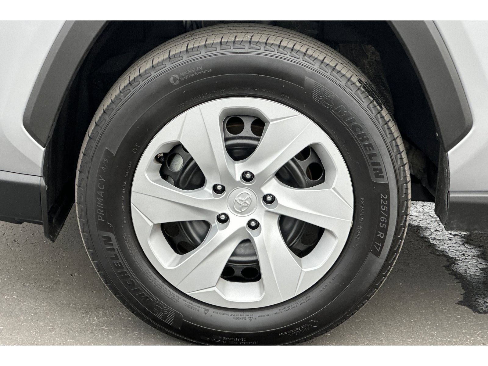 Certified 2025 Toyota RAV4 LE AWD/4WD image 32