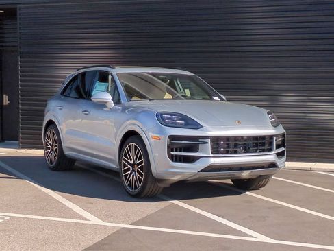 Certified 2026 Porsche Cayenne AWD/4WD image 9